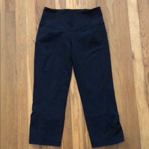 Lululemon split calf Capri 6. VGUC. Size 6